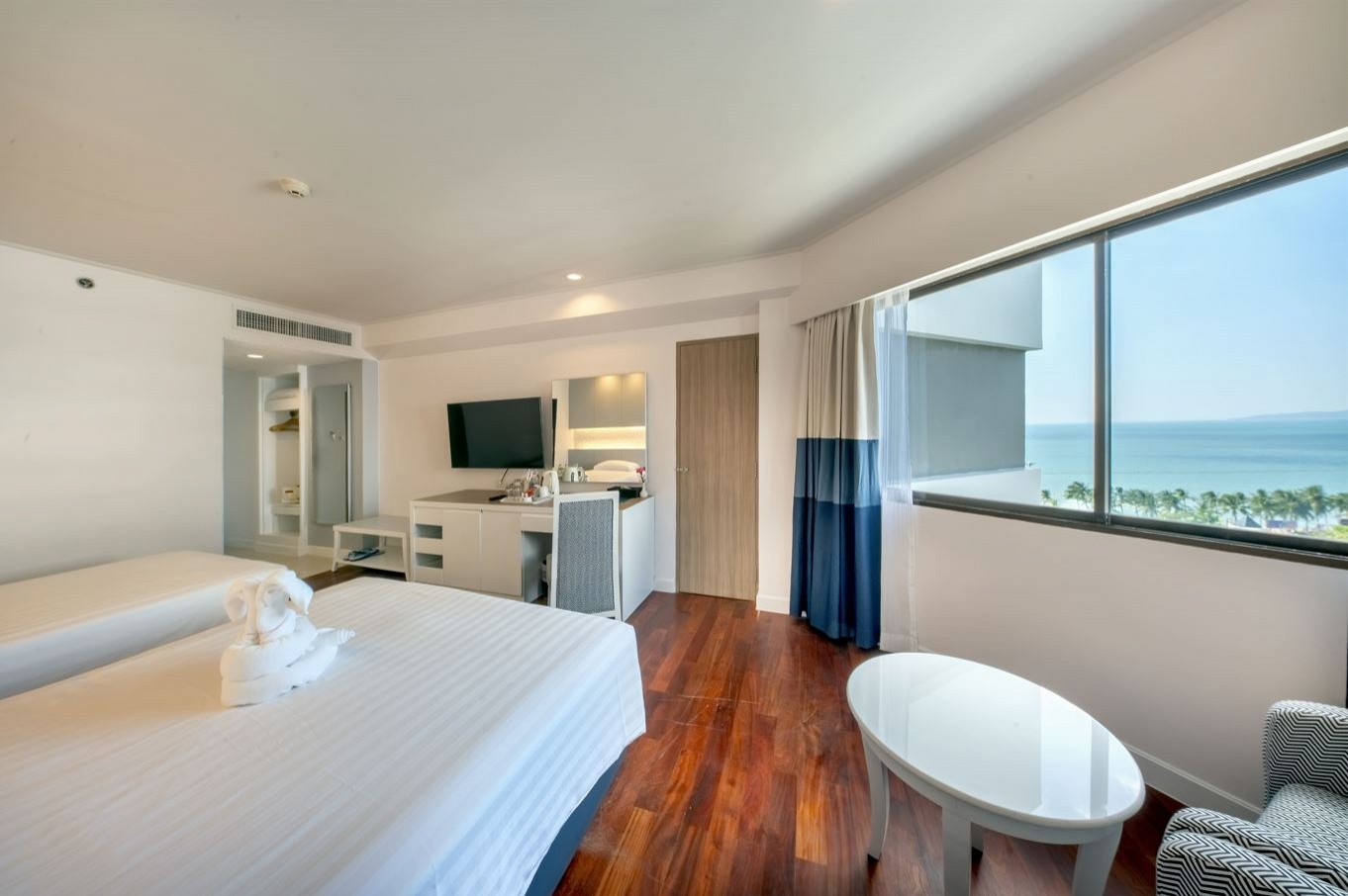 Jomtien Palm Beach Hotel and Resort
