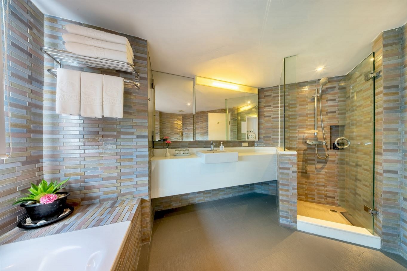 Jomtien Palm Beach Hotel and Resort