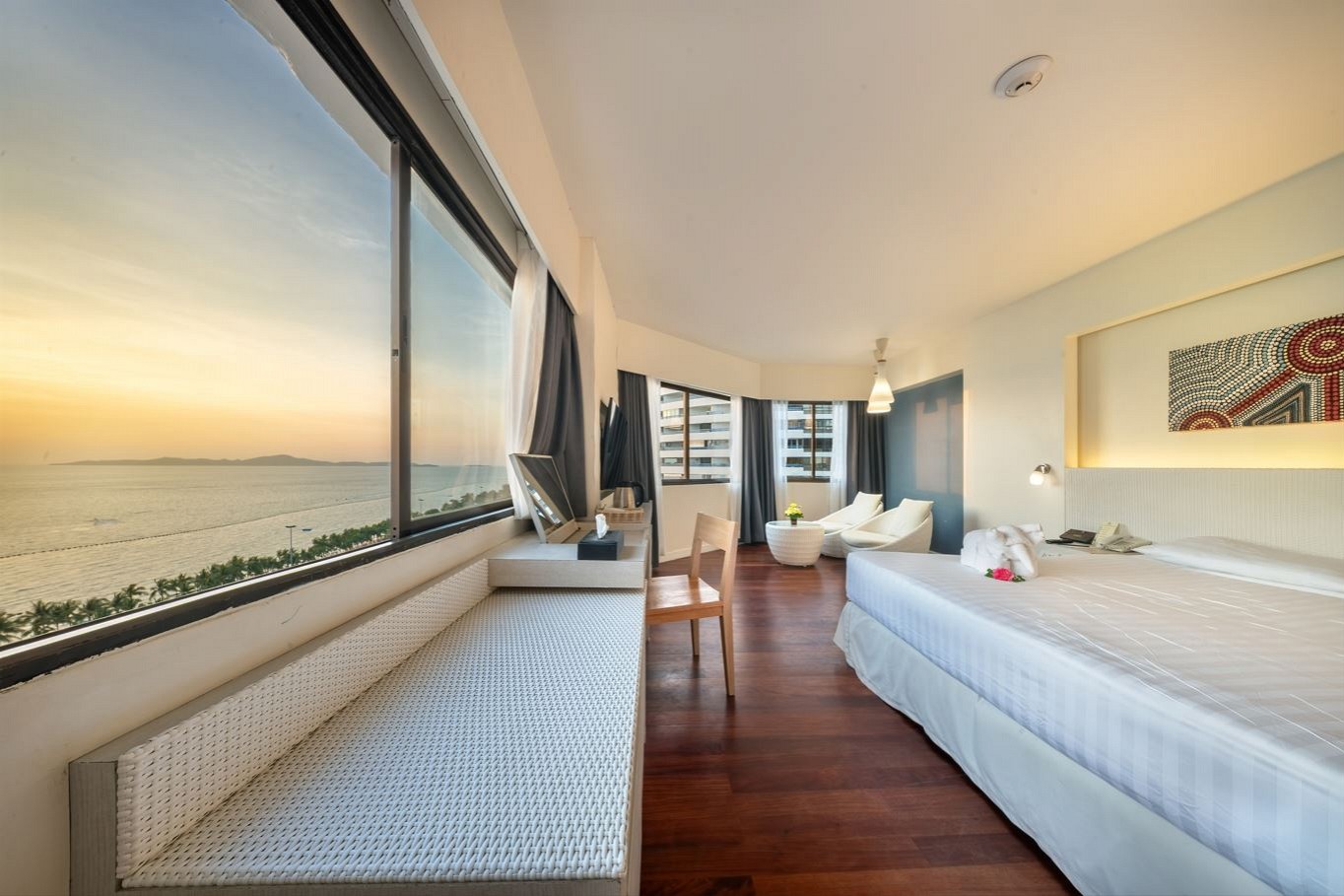 Jomtien Palm Beach Hotel and Resort