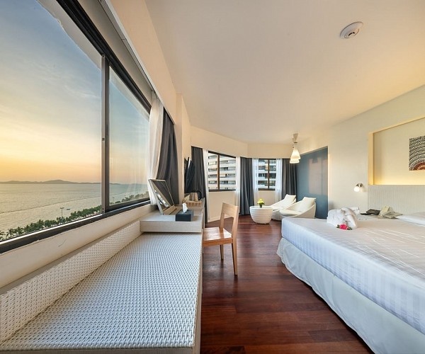 Honeymoon Suite Room