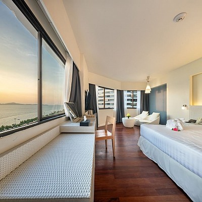 Honeymoon Suite