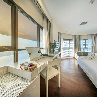 Honeymoon Suite