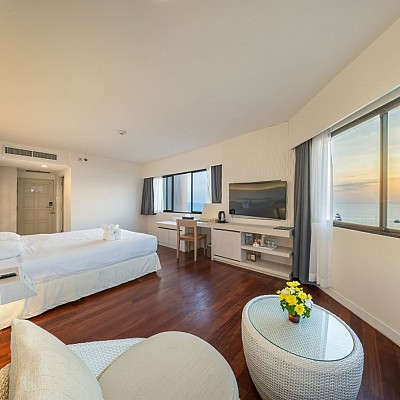 Honeymoon Suite