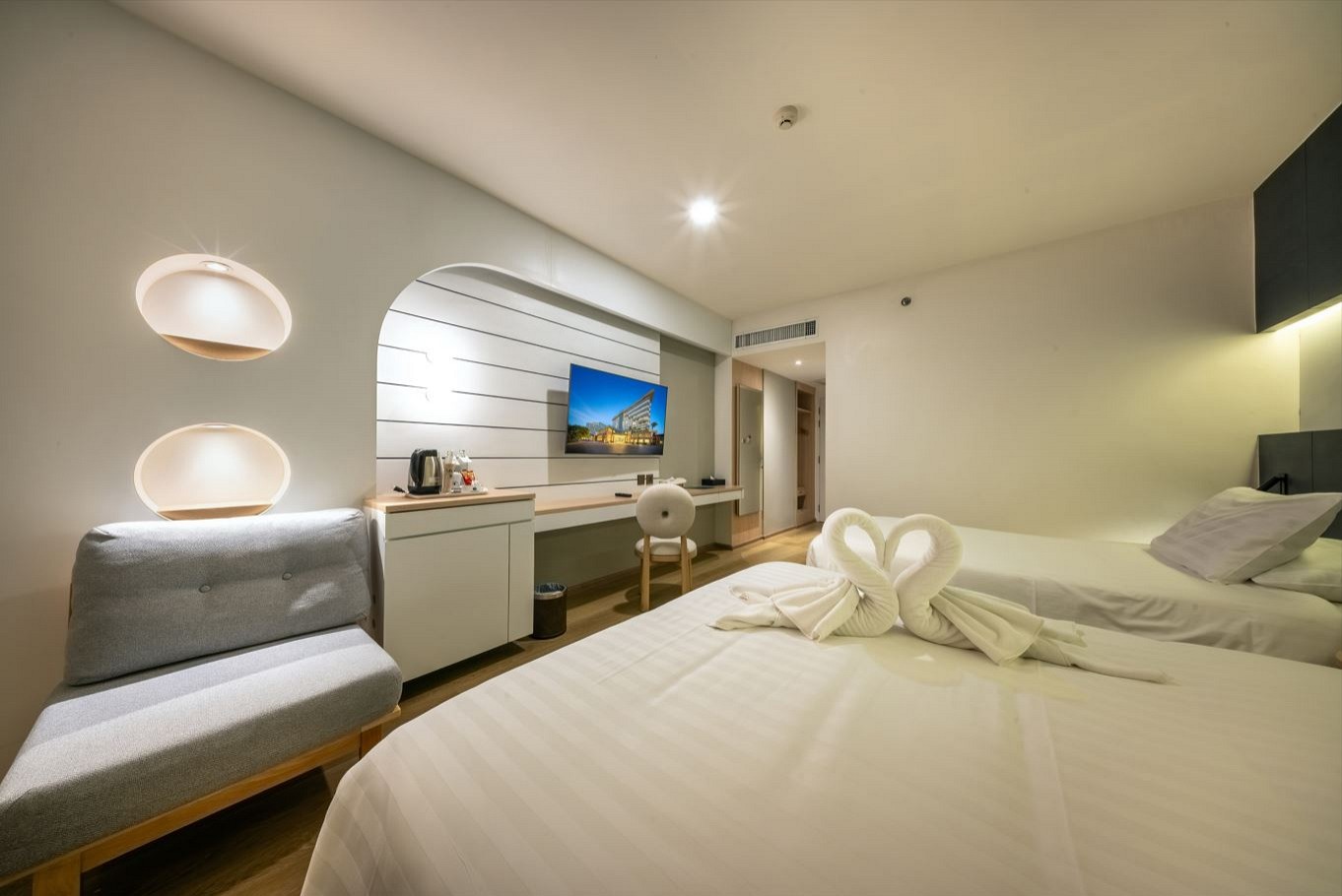 Jomtien Palm Beach Hotel and Resort