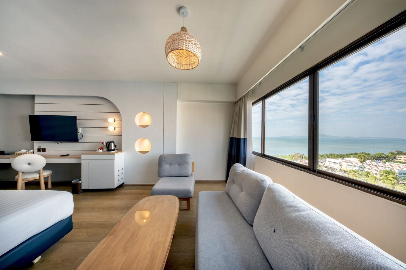 Jomtien Palm Beach Hotel and Resort